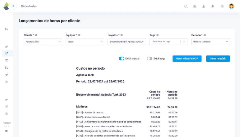 Relatório de lançamento de horas por cliente no TaskRush com filtro aplicado. Exibe detalhamento por colaborador, com tarefas listadas, tempo registrado e custo correspondente por atividade.