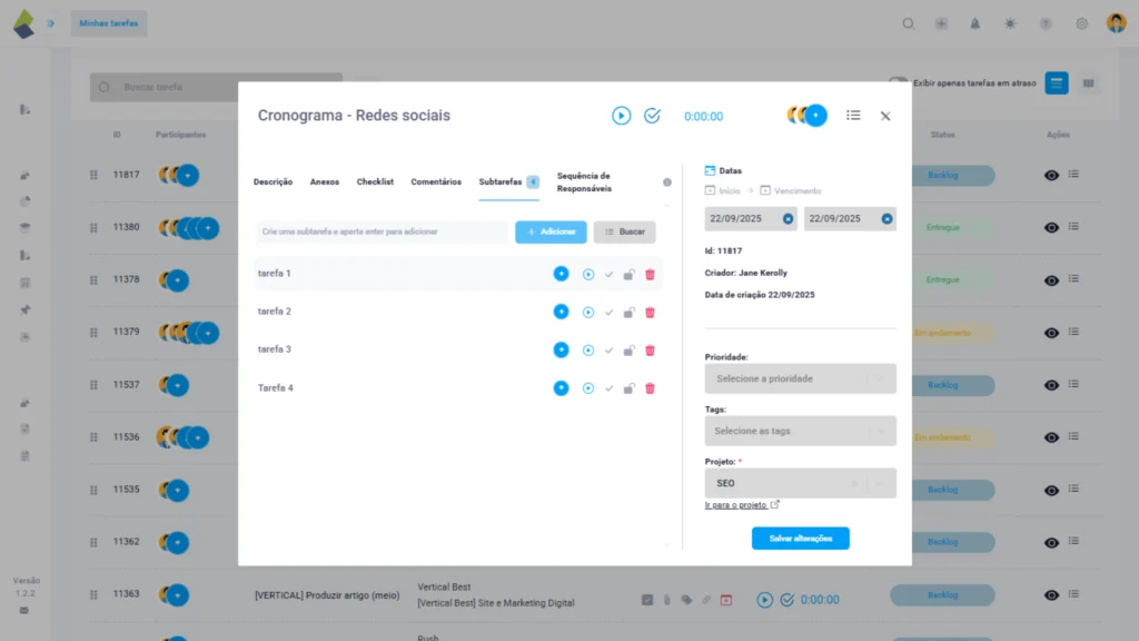 Tela do TaskRush mostrando a tarefa “Cronograma – Redes sociais” com a aba Subtarefas aberta, lista de subtarefas (tarefa 1–4) com botões de adicionar, concluir e excluir, e painel lateral com datas, ID, criador, prioridade, tags e projeto.