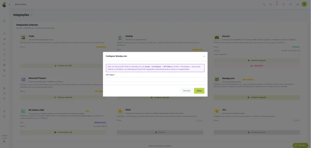 Tela de integração do Monday.com no TaskRush, exibindo a janela de configuração com instruções para gerar e inserir o token de API.