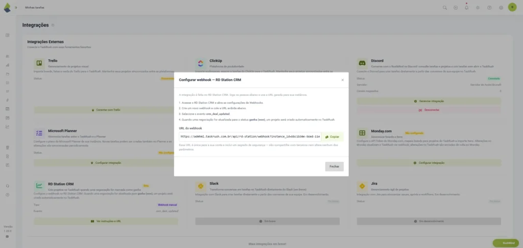 Tela do TaskRush com a janela de configuração do webhook do RD Station CRM, exibindo as instruções de integração e a URL para conectar as plataformas.